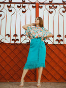 Falda turquesa con plumas