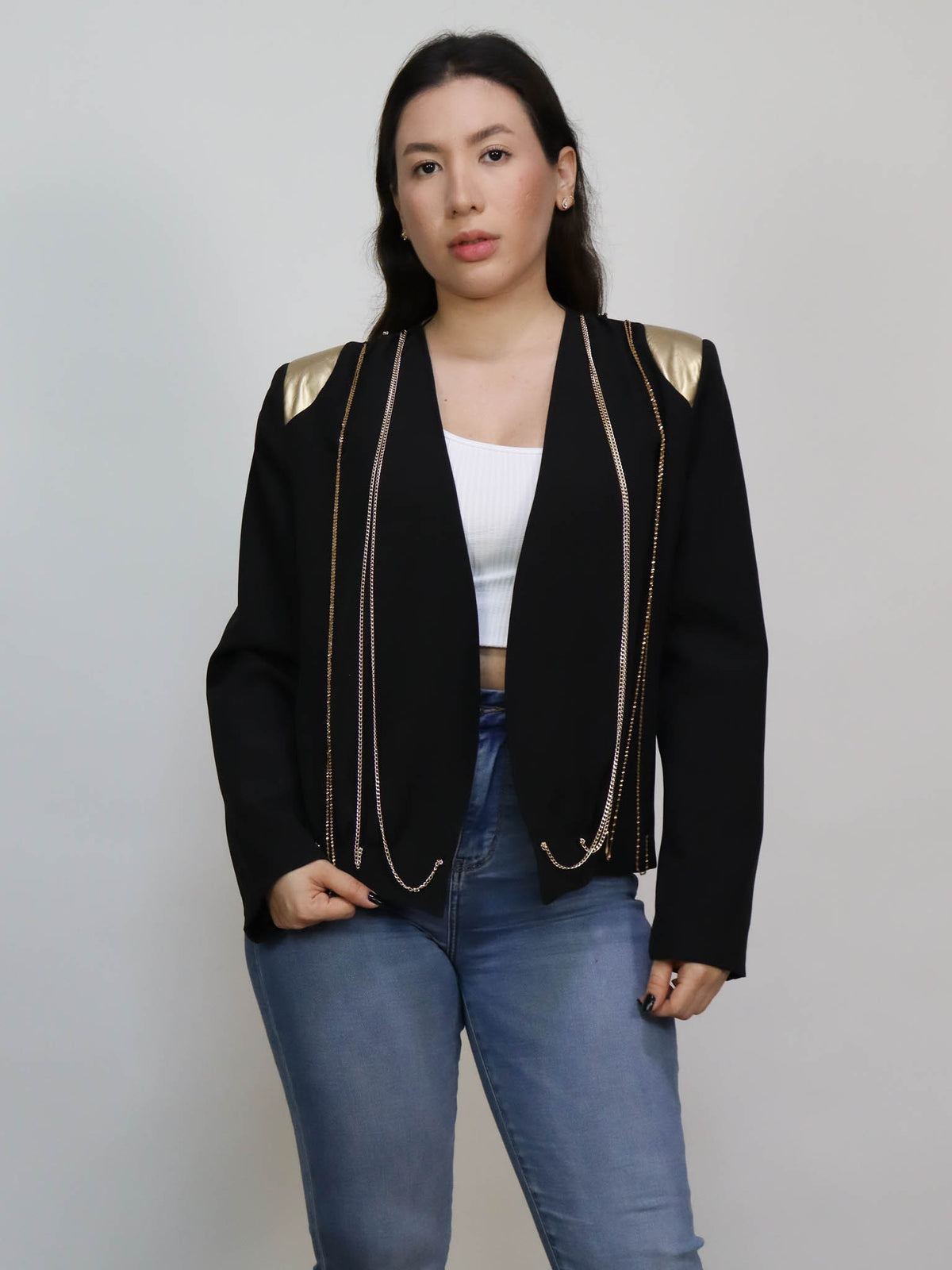 Blazer cadenas y hombreras doradas