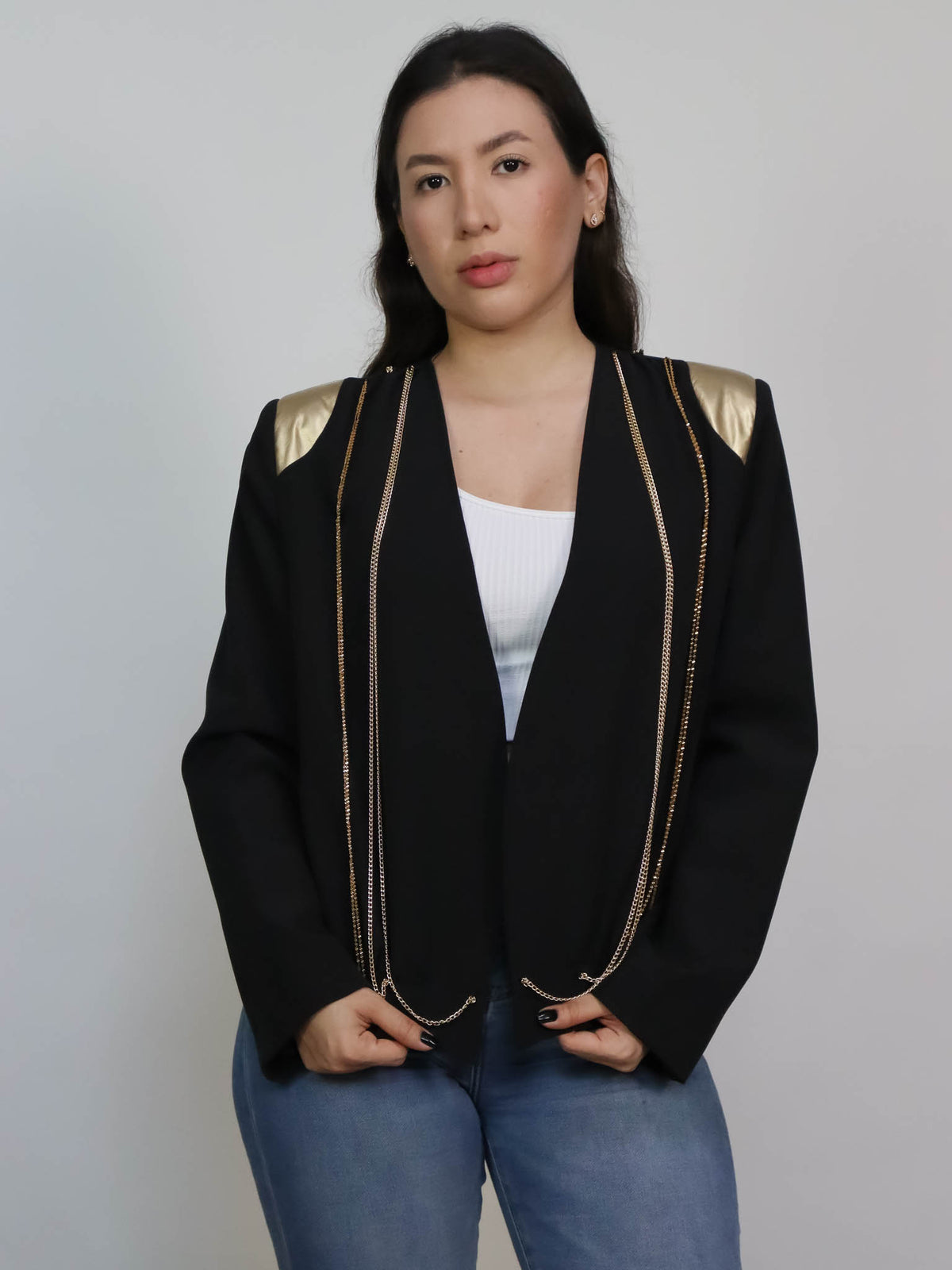 Blazer cadenas y hombreras doradas