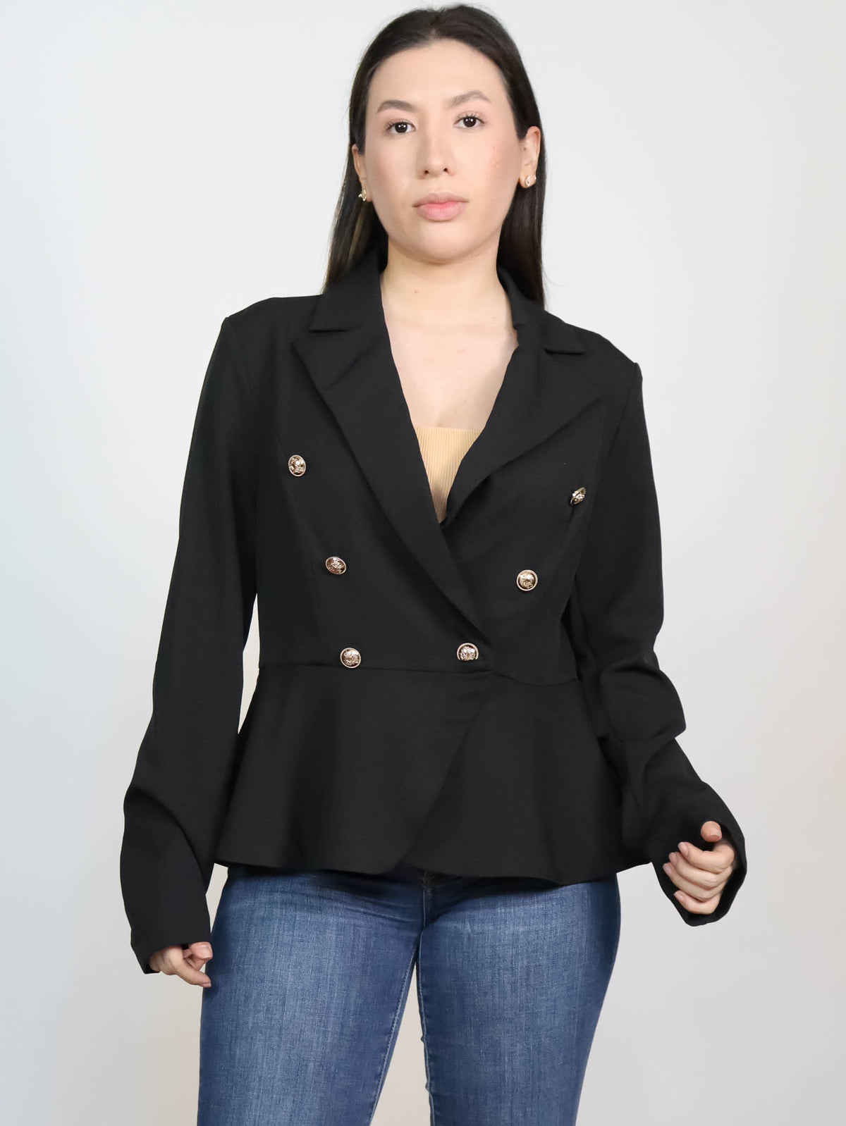 SACO NEGRO CON BOTONES DORADOS ENFRENTE