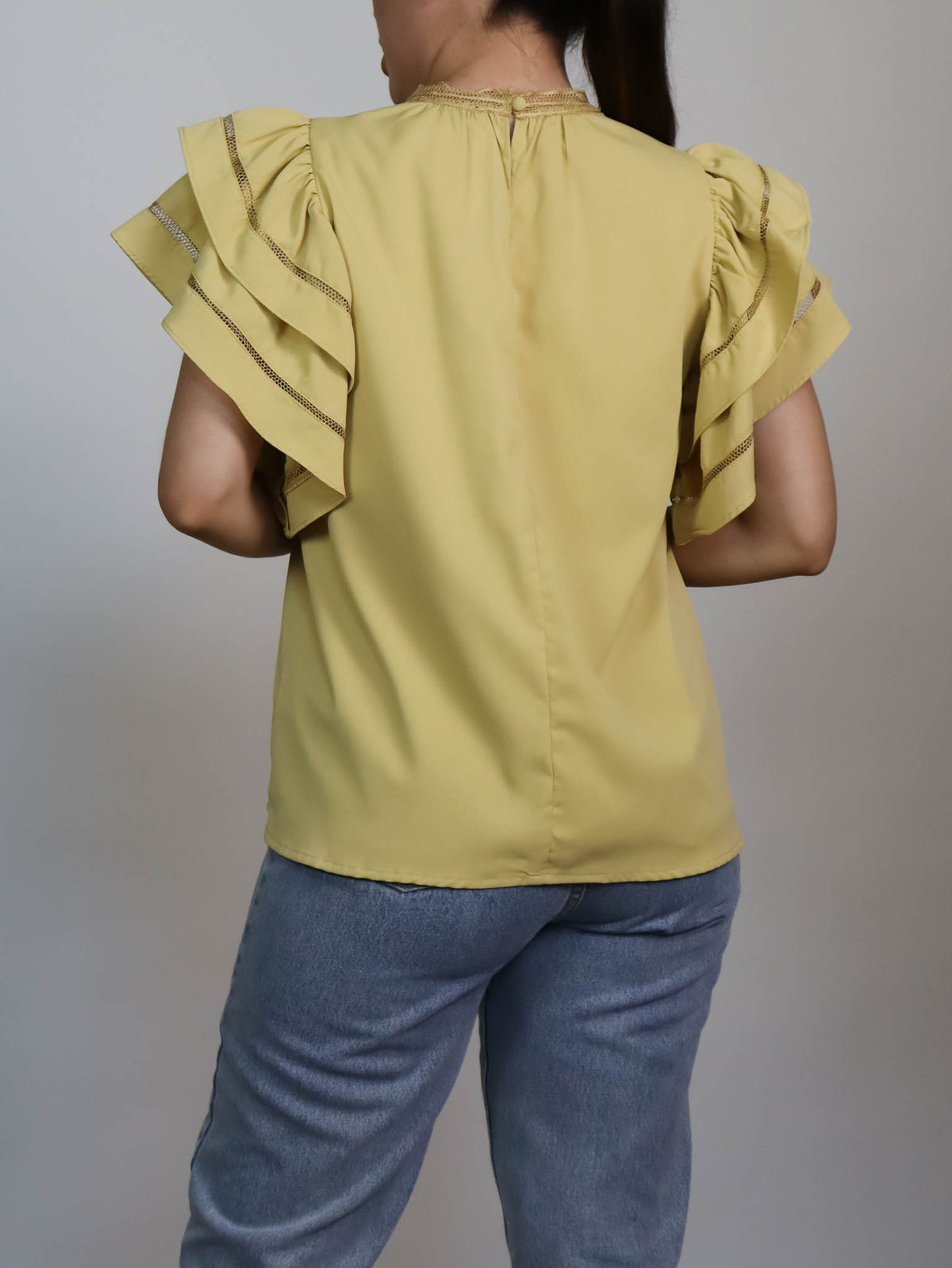 Blusa amarilla olan en manga