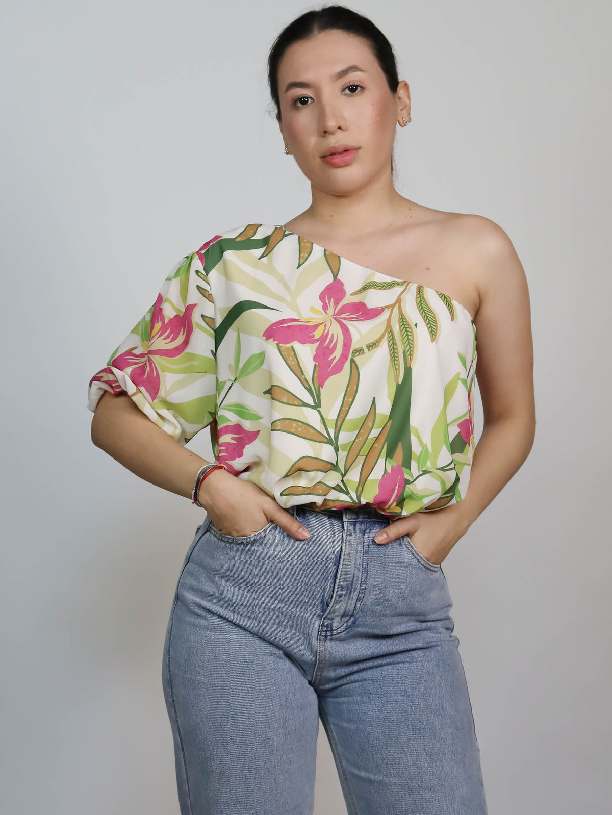 Blusa un hombro estampada