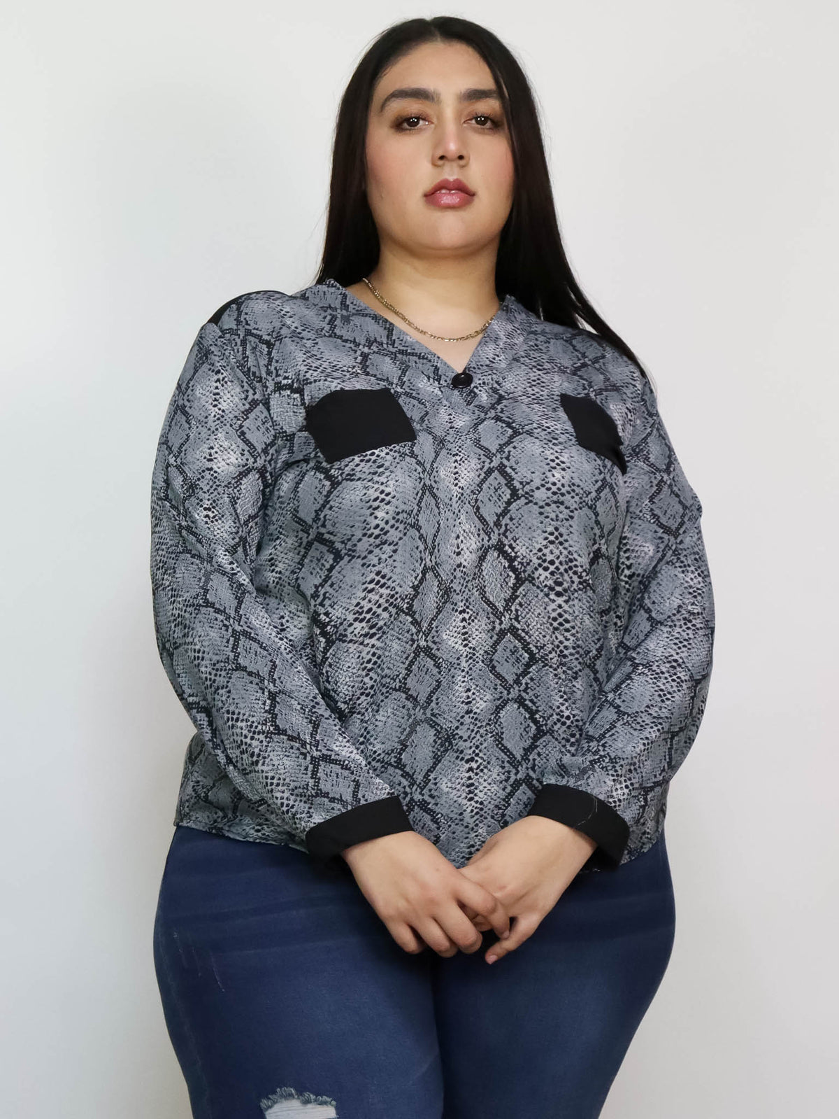 Blusa animal print detalle negro