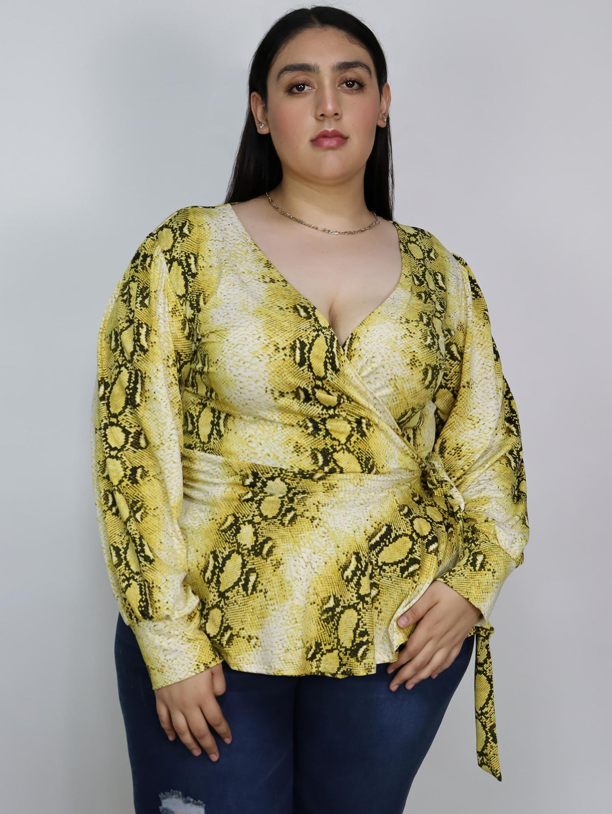 Blusa amarilla cruzada print vibora