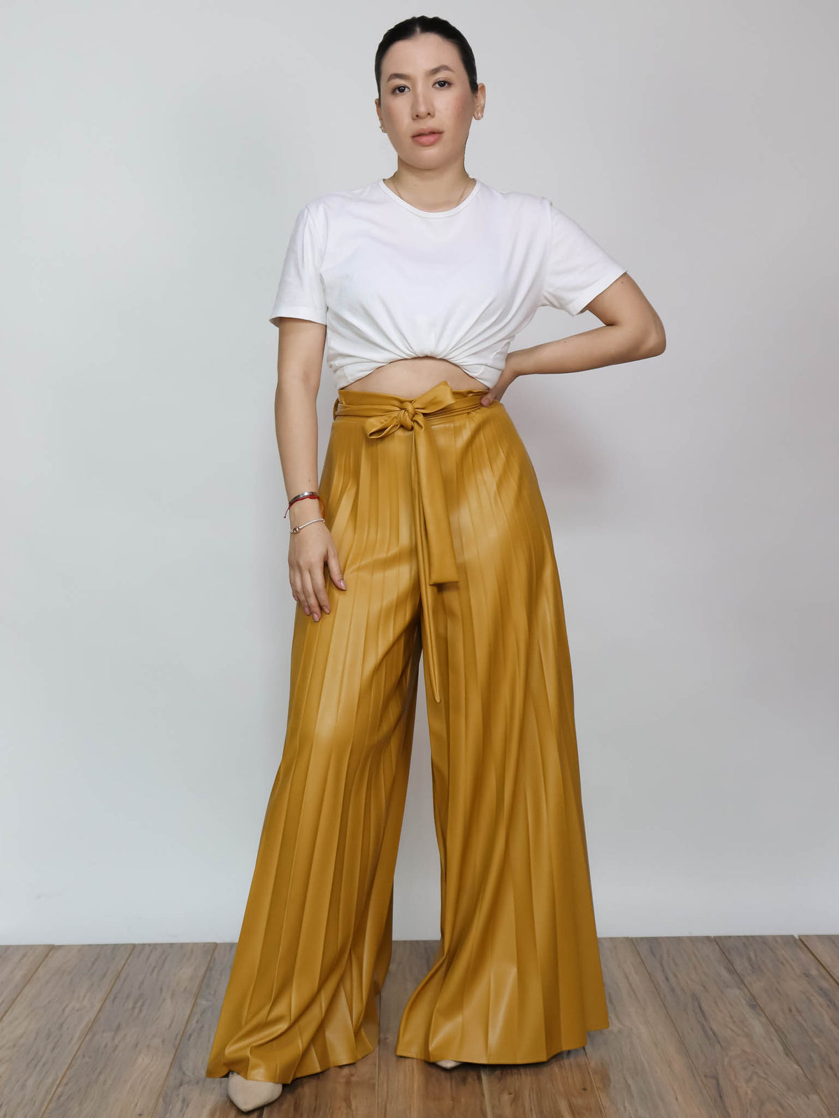 Pantalón vinipiel plisado