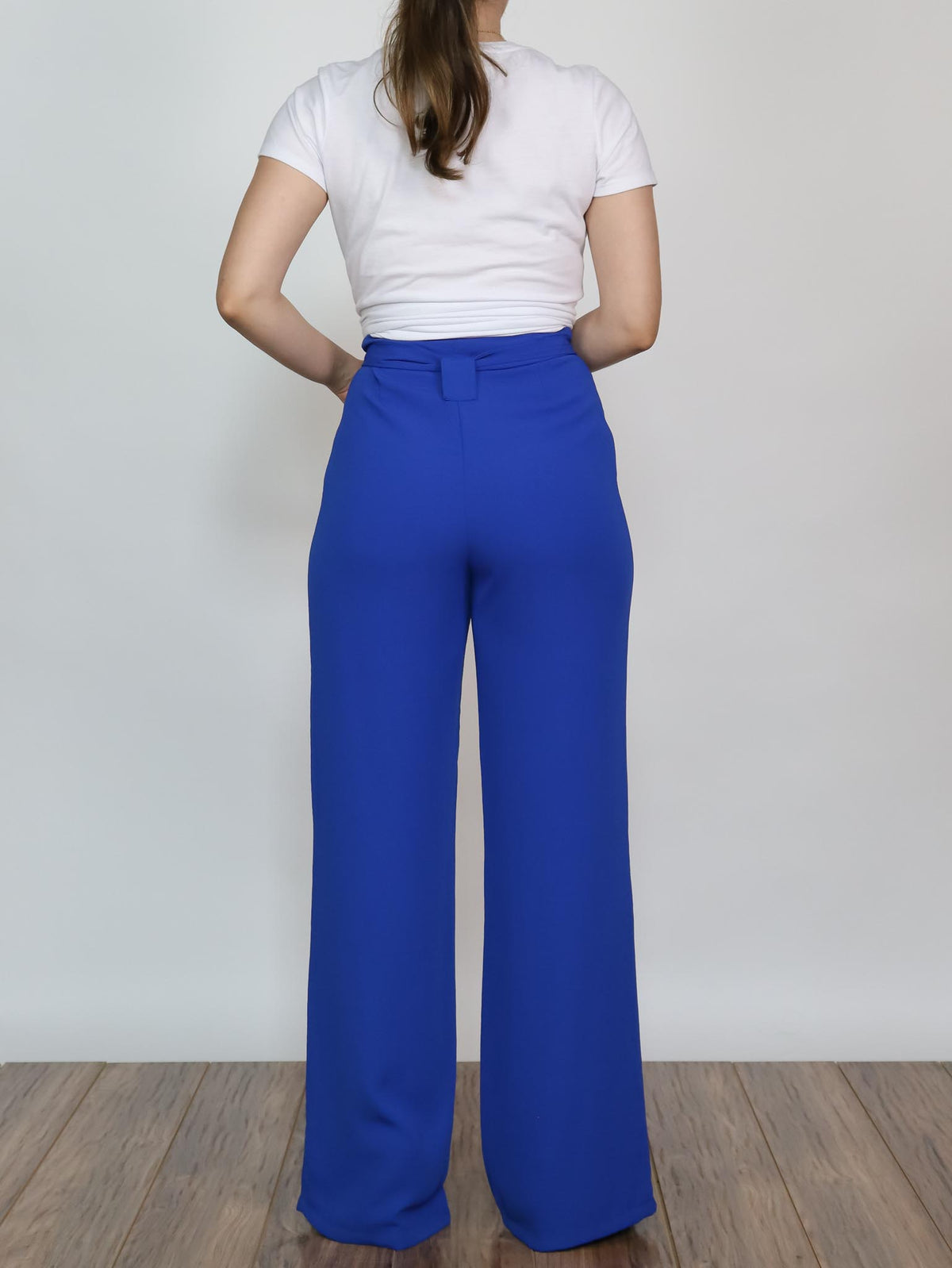 Pantalón ancho con hebilla
