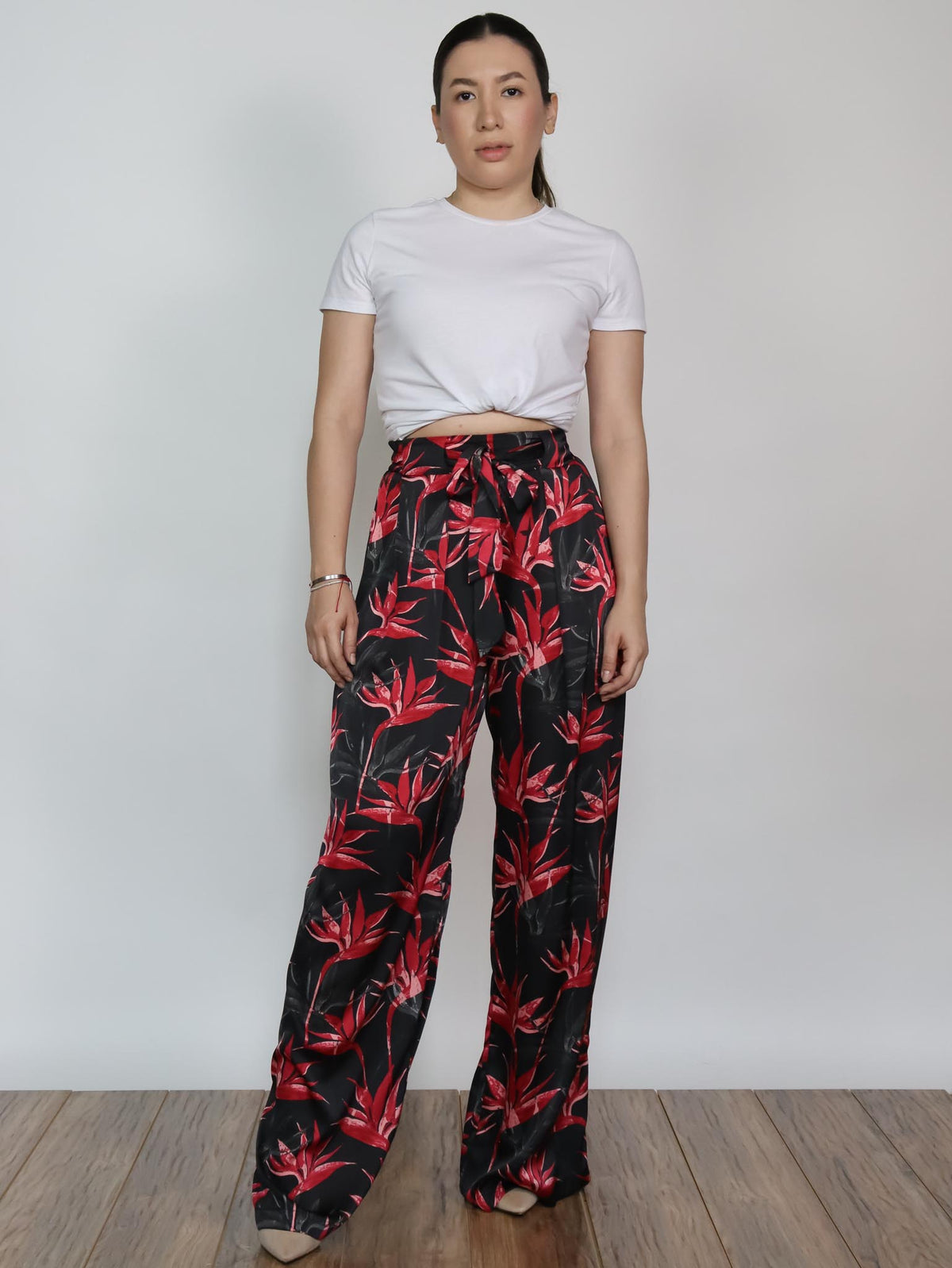 Pantalón print hojas rojas