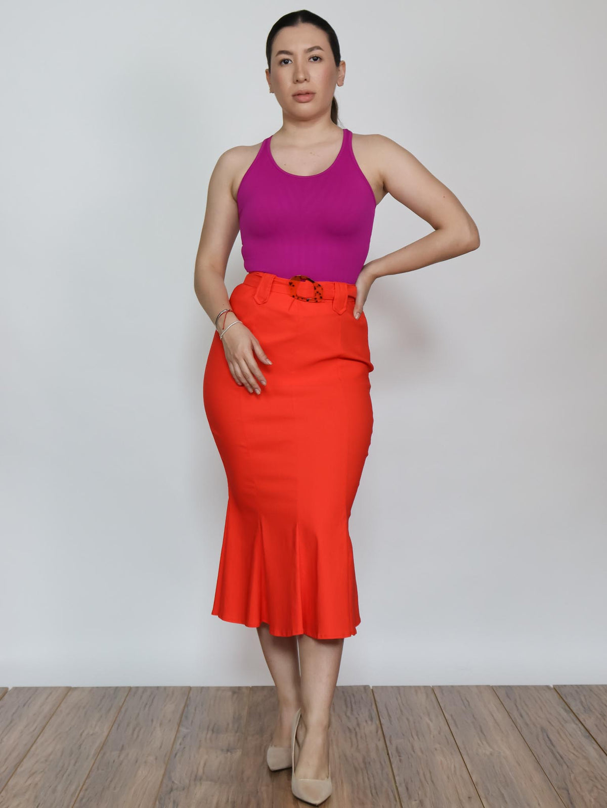Falda midi con hebilla