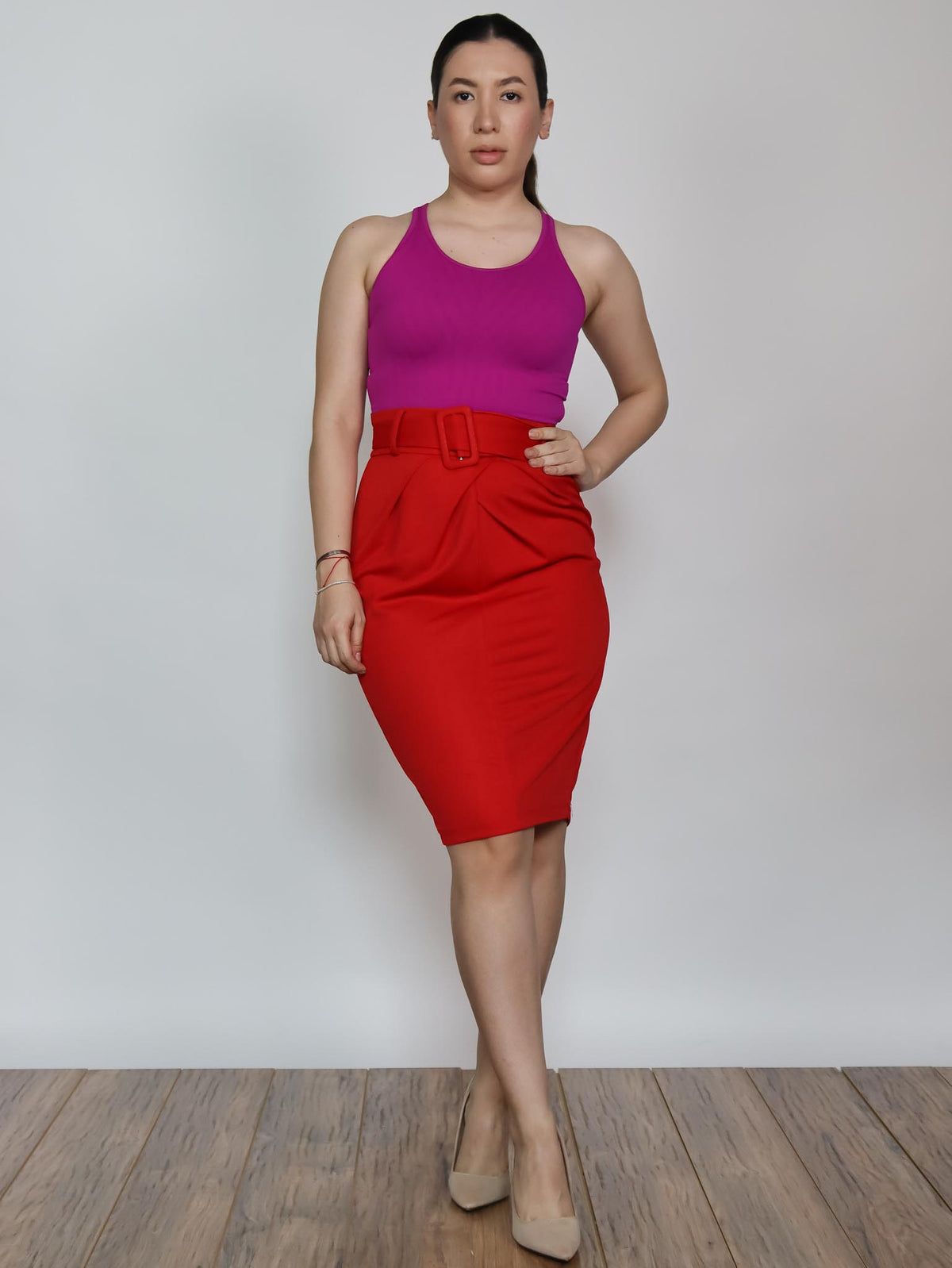 Falda roja dobles al frente