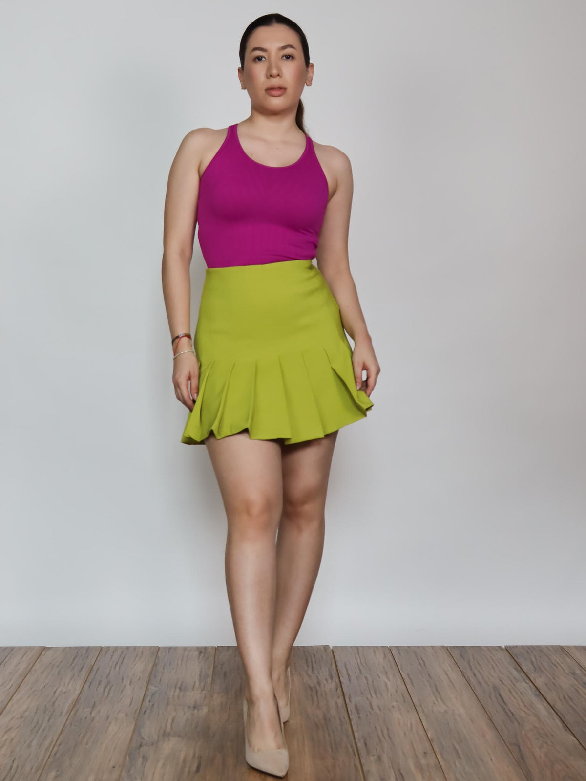 Falda plisada corta