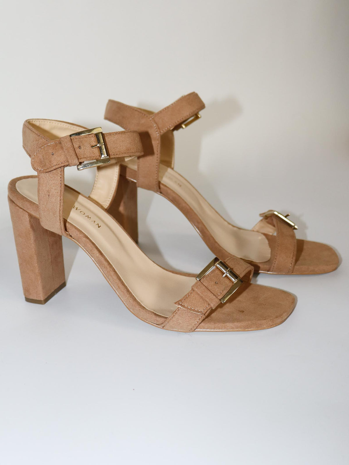 Zapatilla camel abierta