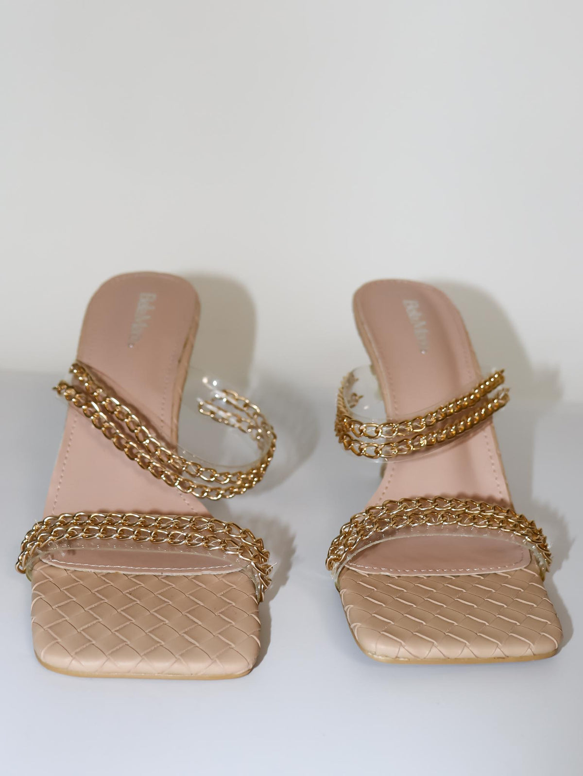 Zapatilla con cadena