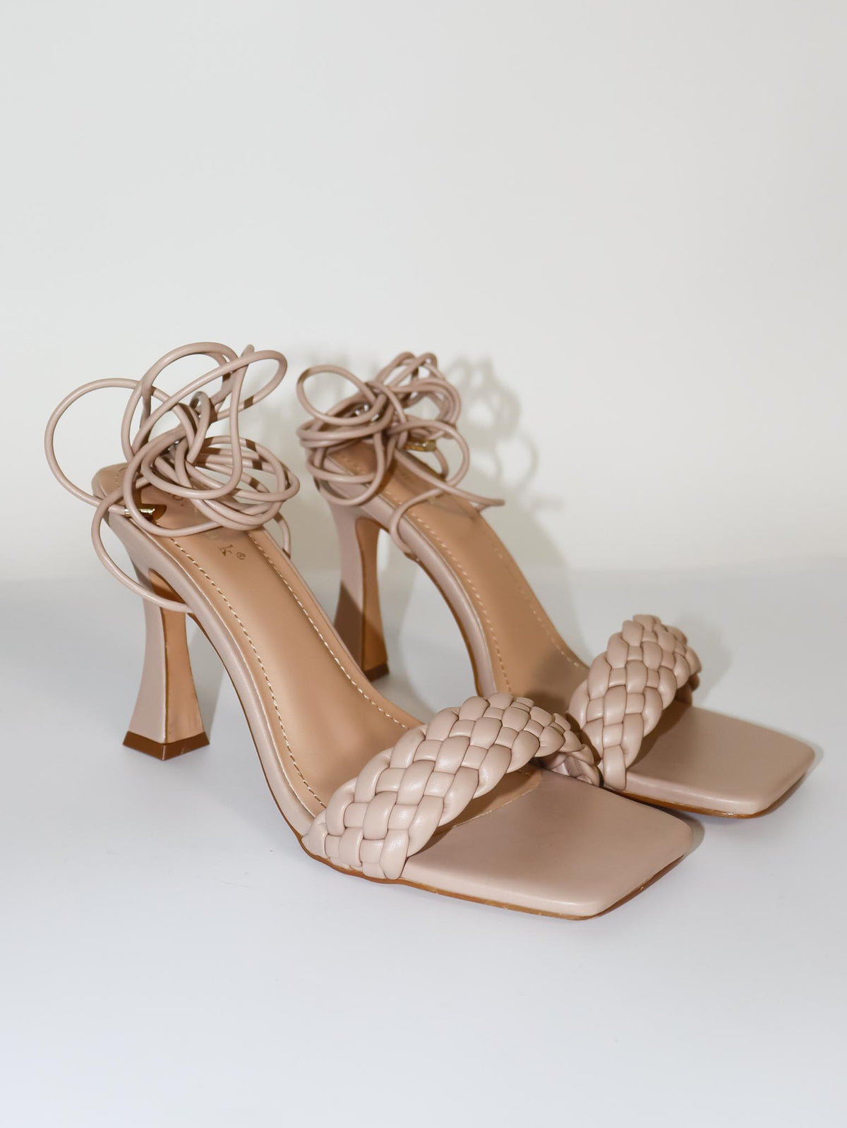 Zapatilla trenzada