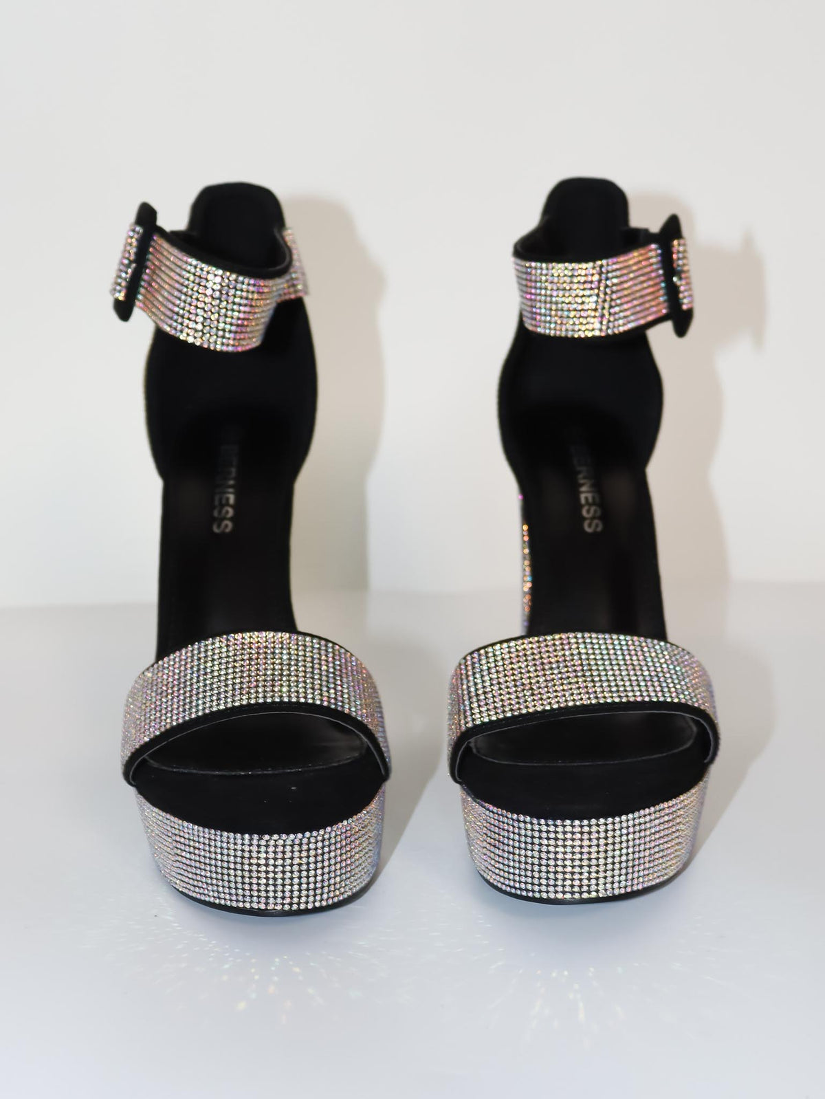 Zapatilla brillos negra