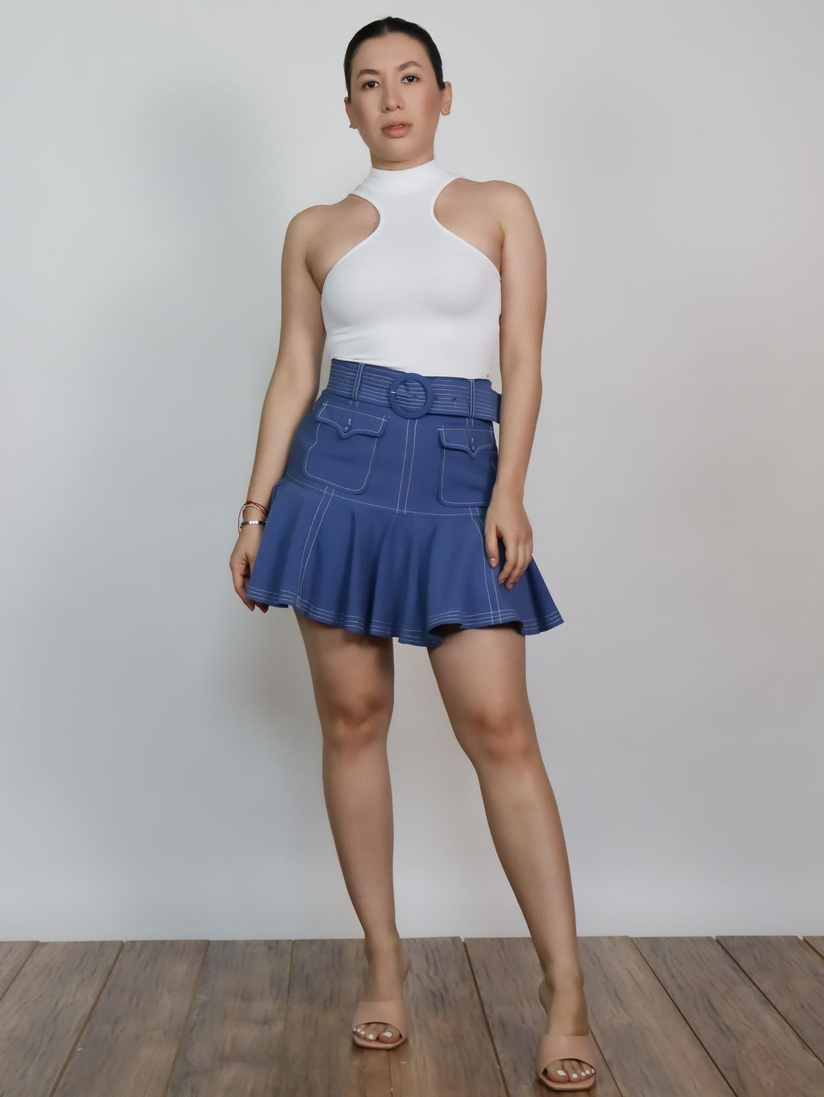 Falda azul con bolsas y cinto