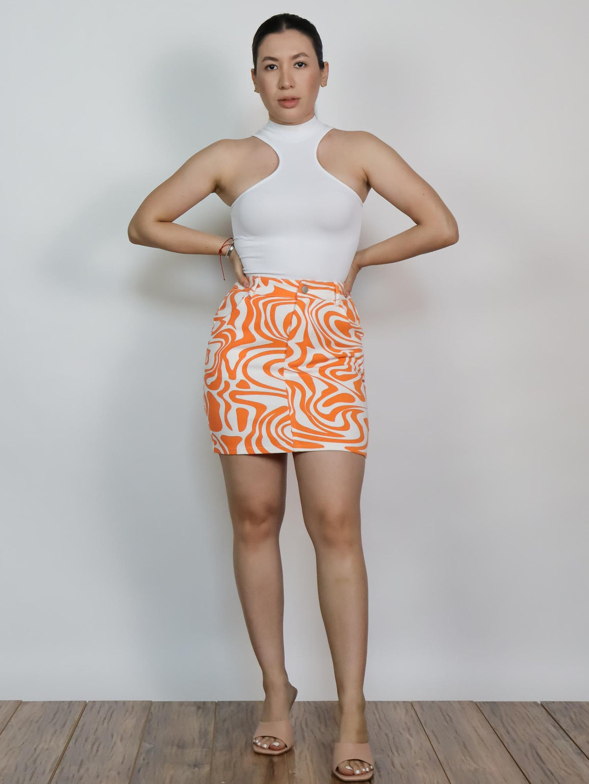 Falda naranja retro