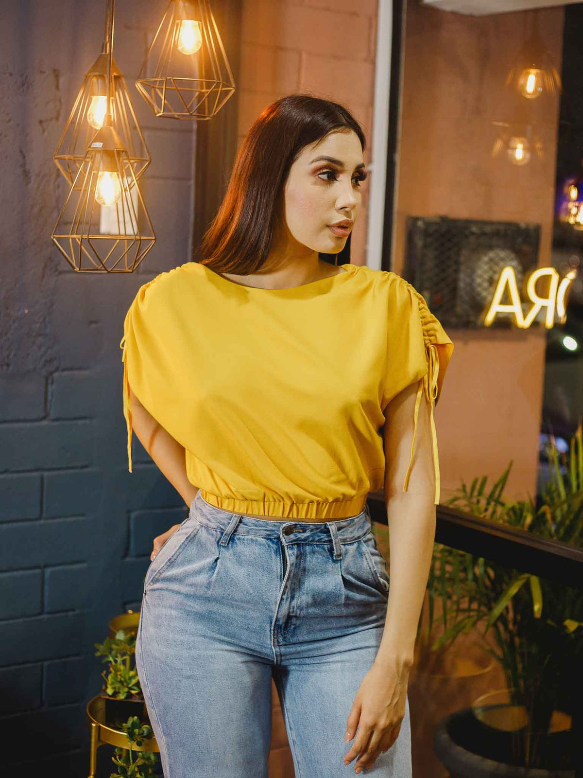 Blusa corta con elástico